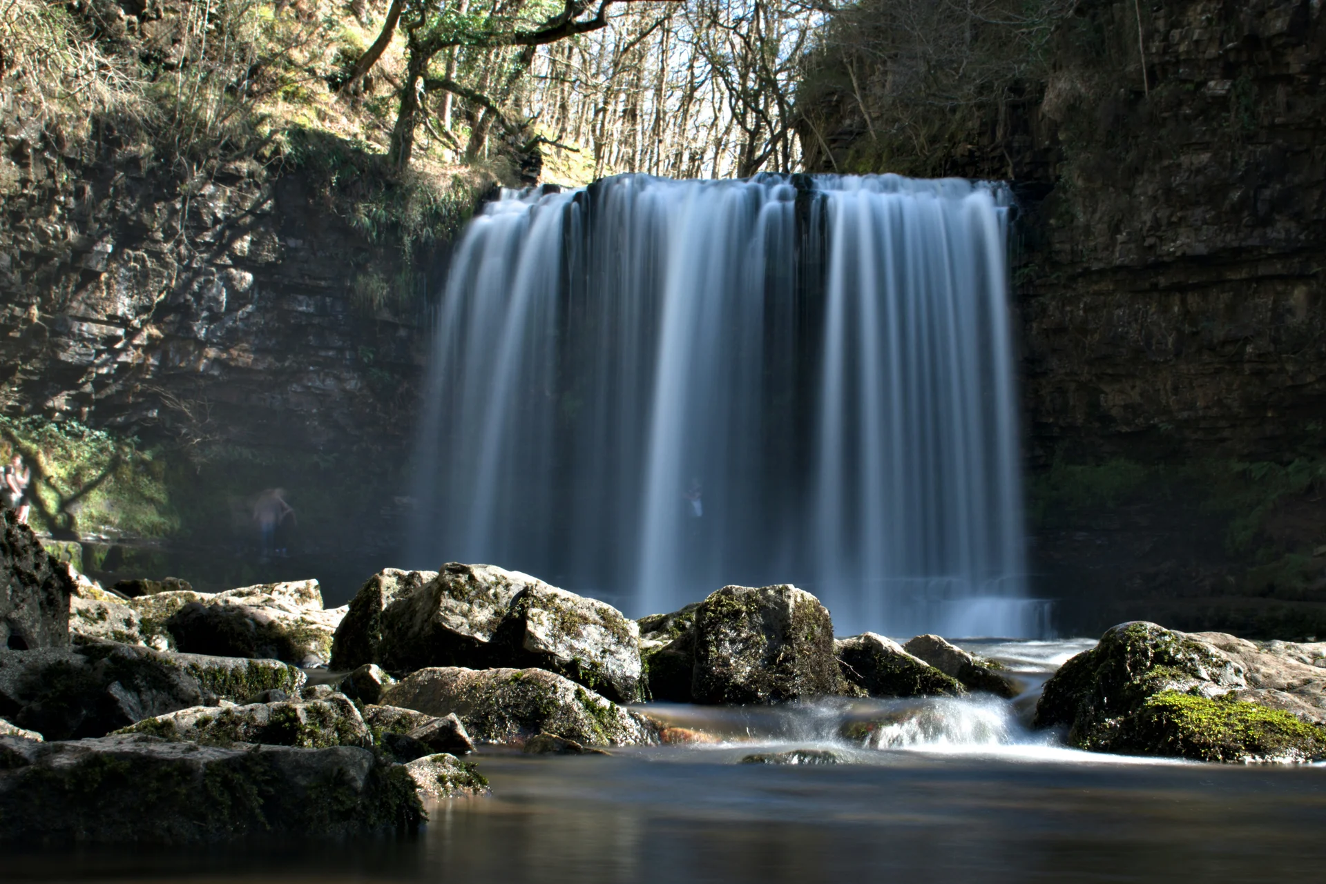A second dramatic waterfall along the Four Waterfalls trail